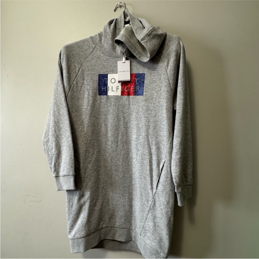 Tommy Hilfiger Gray Sweater with Iconic Logo